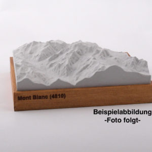 Dieses Bild zeigt ein Foto eines 3D Bergmodell oder Gebirgsmodell bzw. Landschaftsmodell vom Alpen-Skigebiet Zugspitze. Inhaber: Bergreliefs.de-Shop. Bergreliefs fertigt Modell von Alpen, Berg und Gebirge sowie Gebirgsmodell, 3D Modell, Bergrelief und Bergmodell.