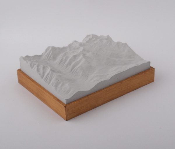 Dieses Bild zeigt ein Foto eines 3D Bergmodell oder Gebirgsmodell bzw. Landschaftsmodell vom Alpen-Skigebiet Preber. Inhaber: Bergreliefs.de-Shop. Bergreliefs fertigt Modell von Alpen, Berg und Gebirge sowie Gebirgsmodell, 3D Modell, Bergrelief und Bergmodell.