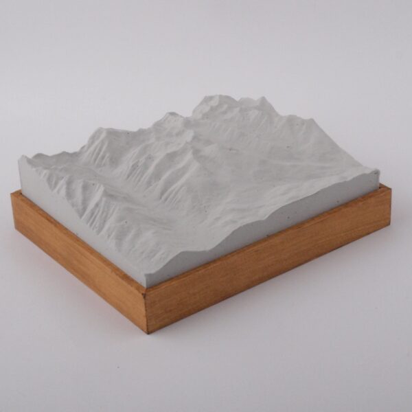 Dieses Bild zeigt ein Foto eines 3D Bergmodell oder Gebirgsmodell bzw. Landschaftsmodell vom Alpen-Skigebiet Preber. Inhaber: Bergreliefs.de-Shop. Bergreliefs fertigt Modell von Alpen, Berg und Gebirge sowie Gebirgsmodell, 3D Modell, Bergrelief und Bergmodell.