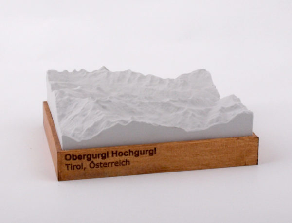 Dieses Bild zeigt ein Foto eines 3D Bergmodell oder Gebirgsmodell bzw. Landschaftsmodell vom Alpen-Skigebiet oder Berg obergurg-hochgurgl. Inhaber: Bergreliefs.de-Shop. Bergreliefs fertigt Modell von Alpen, Berg und Gebirge sowie Gebirgsmodell, 3D Modell, Bergrelief und Bergmodell als Geschenkidee oder Souvenier.