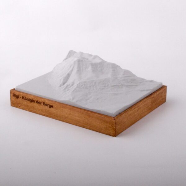 Dieses Bild zeigt ein Foto eines 3D Bergmodell oder Gebirgsmodell bzw. Landschaftsmodell vom Alpen-Skigebiet oder Berg Rigi. Inhaber: Bergreliefs.de-Shop. Bergreliefs fertigt Modell von Alpen, Berg und Gebirge sowie Gebirgsmodell, 3D Modell, Bergrelief und Bergmodell als Geschenkidee oder Souvenier.
