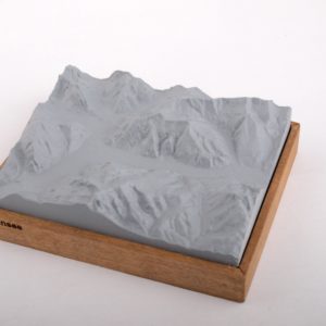 Dieses Bild zeigt ein Foto eines 3D Bergmodell oder Gebirgsmodell bzw. Landschaftsmodell vom Alpen-Skigebiet oder Berg Achensee. Inhaber: Bergreliefs.de-Shop. Bergreliefs fertigt Modell von Alpen, Berg und Gebirge sowie Gebirgsmodell, 3D Modell, Bergrelief und Bergmodell als Geschenkidee oder Souvenir.