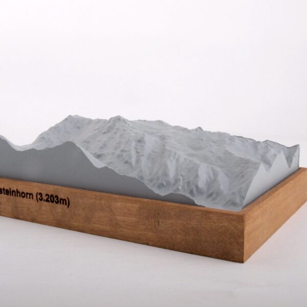 Dieses Bild zeigt ein Foto eines 3D Bergmodell oder Gebirgsmodell bzw. Landschaftsmodell vom Alpen-Skigebiet oder Berg Kitzsteinhorn. Inhaber: Bergreliefs.de-Shop. Bergreliefs fertigt Modell von Alpen, Berg und Gebirge sowie Gebirgsmodell, 3D Modell, Bergrelief und Bergmodell als Geschenkidee oder Souvenir.